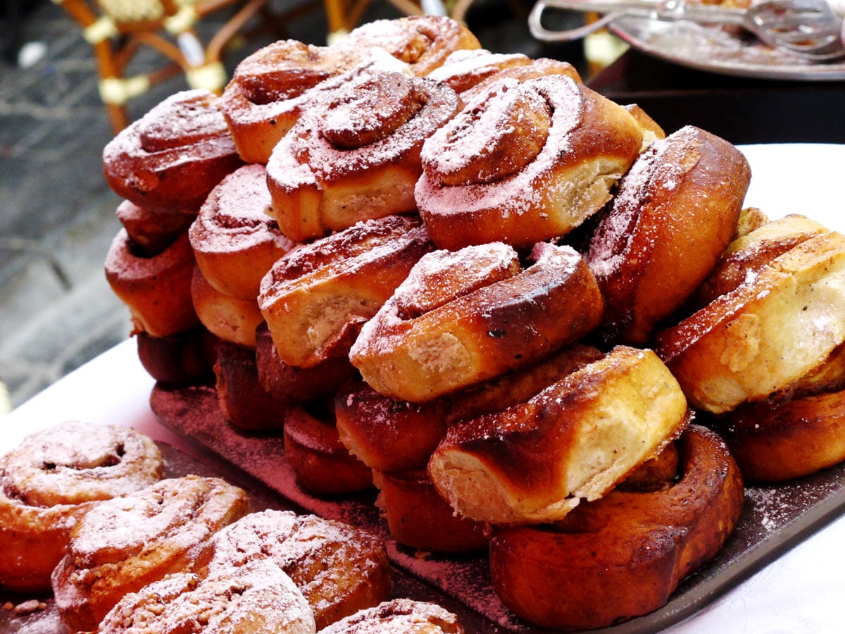 Fresh-baked cinnamon rolls for sale in a bakery window in Gamla Stan