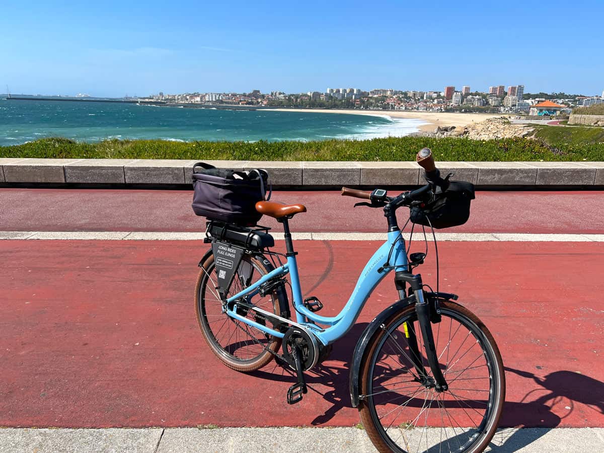Blue e-bike on red bicycle path south of Porto