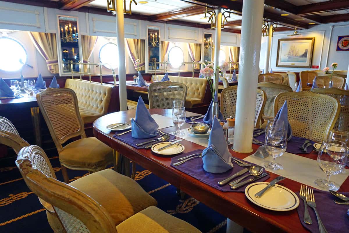 Star Flyer's dining room at lunch time