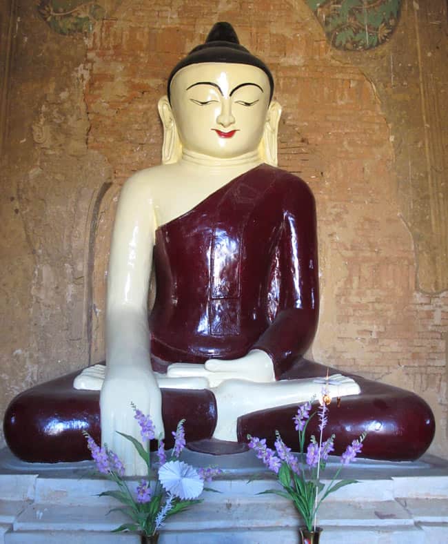 Buddha statue in Bagan