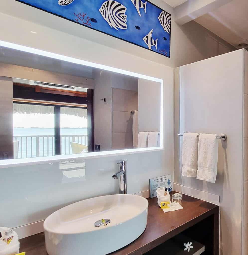 Hotel Maitai Bora bora bathroom