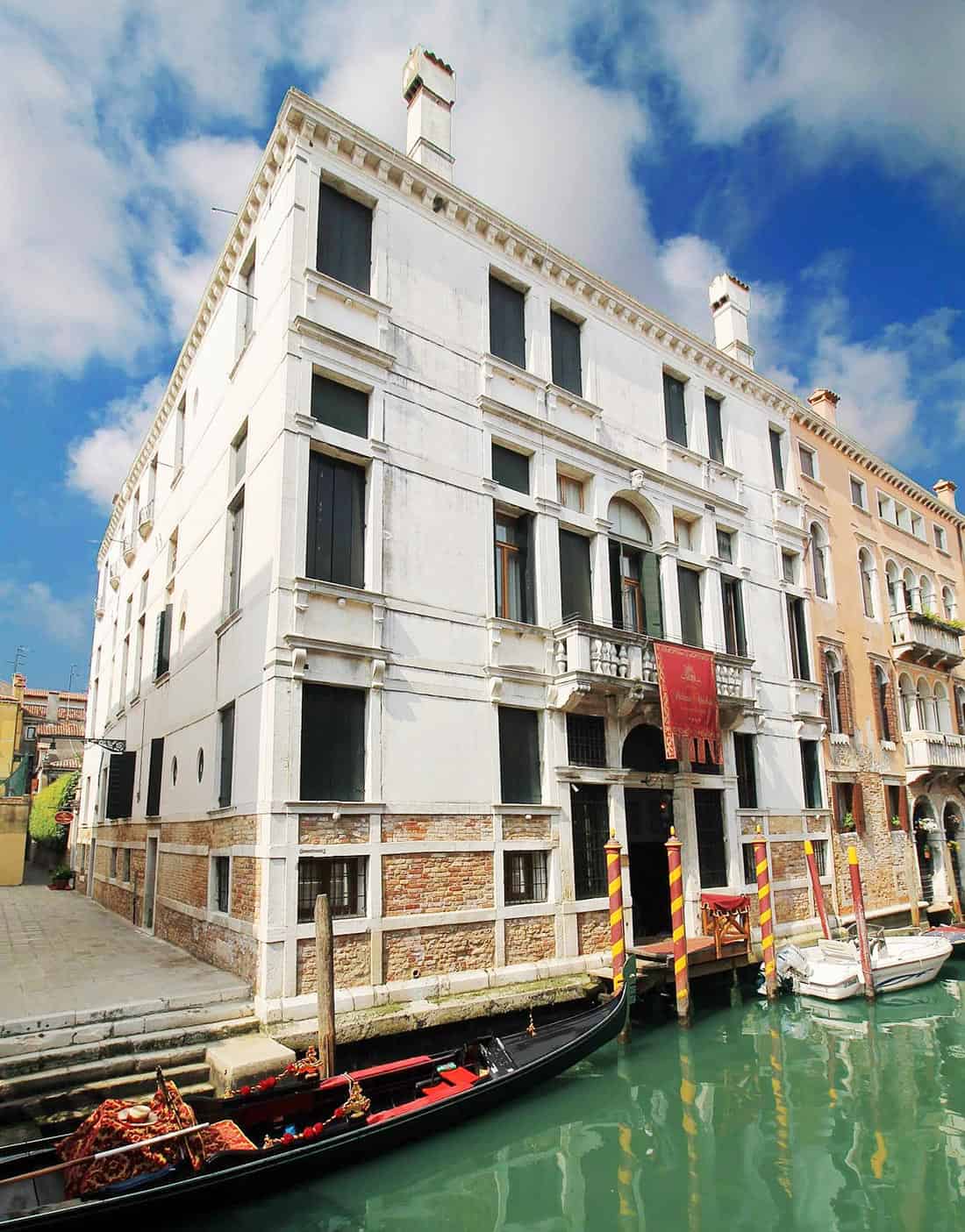 Palazzo Abadessa overlooking a canal in Venice