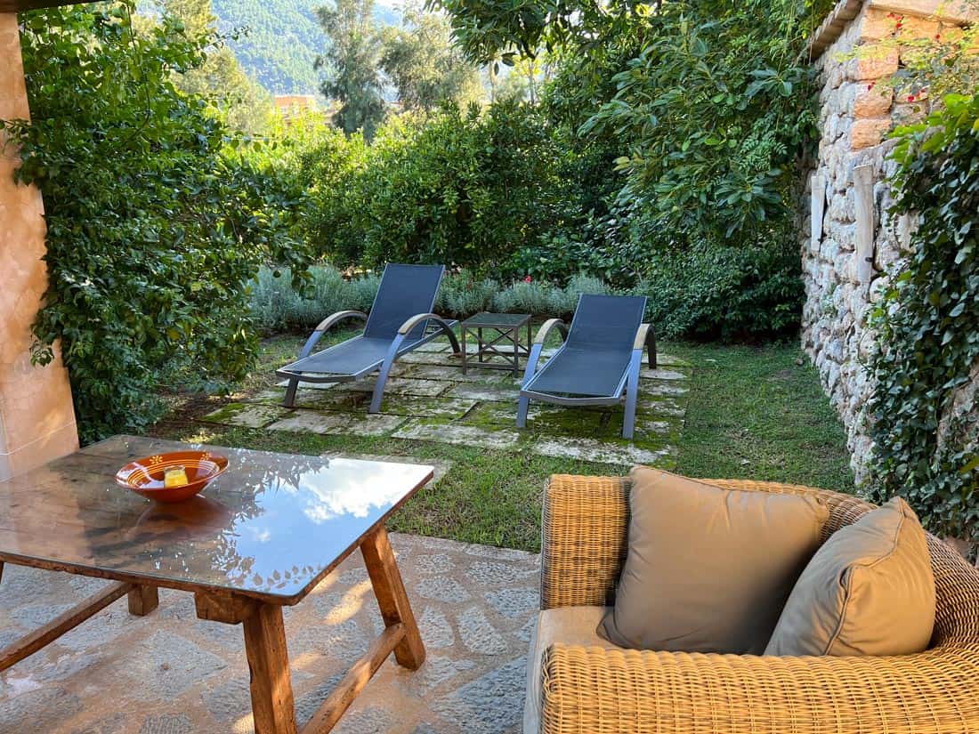Outdoor terrace of a Superior room at Finca Ca's Curial