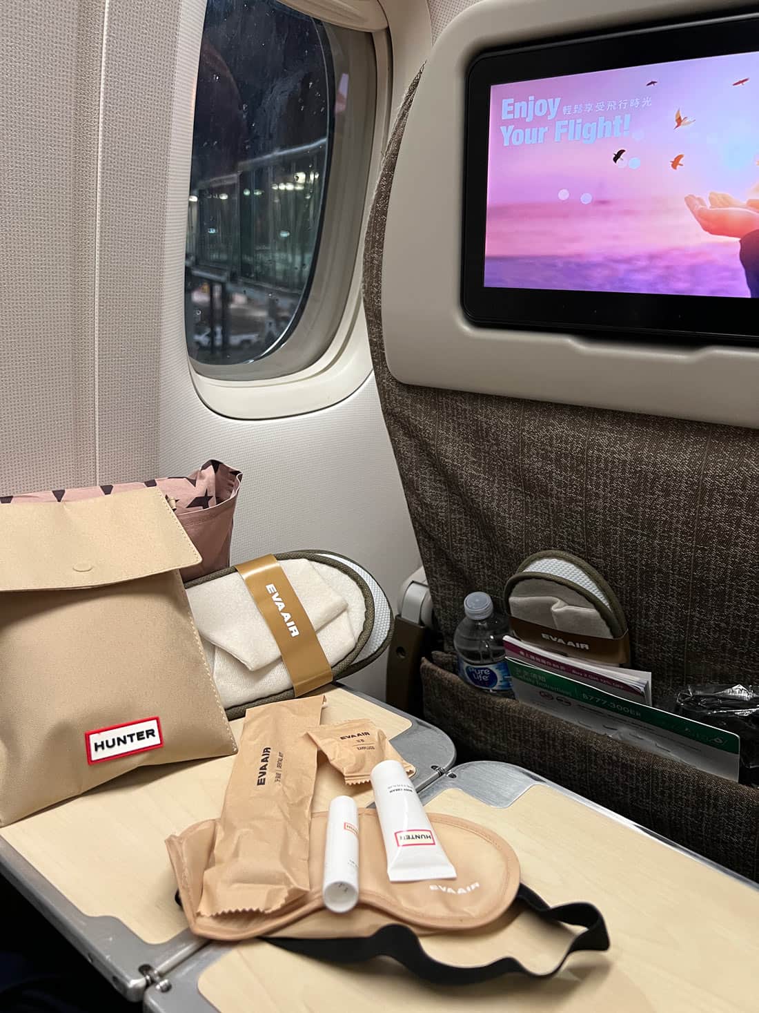 EVA Air Premium Economy amenities