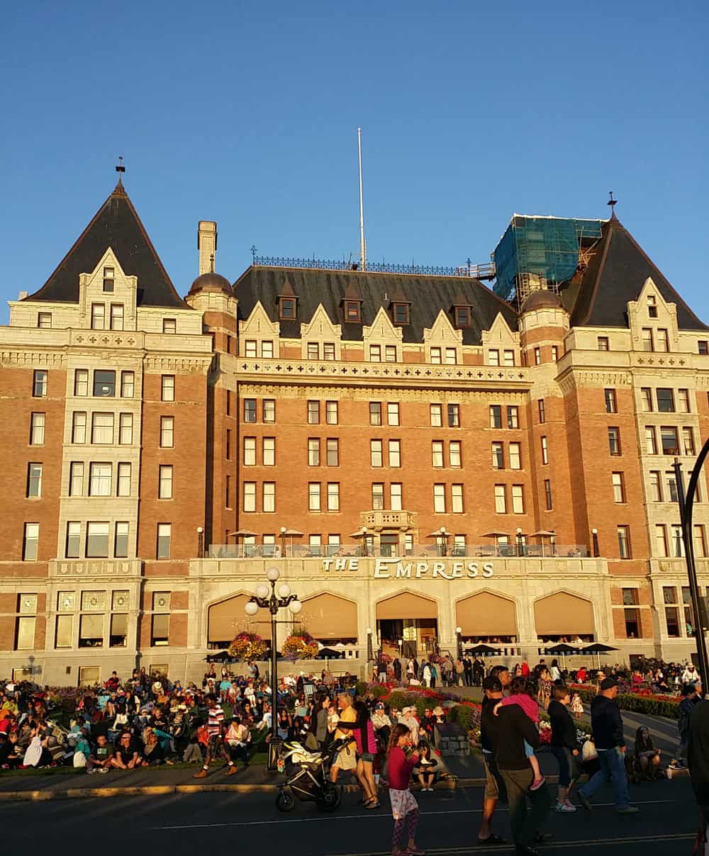 Visitors gather on the lawn in front of The Empress for Victoria Symphony Splash