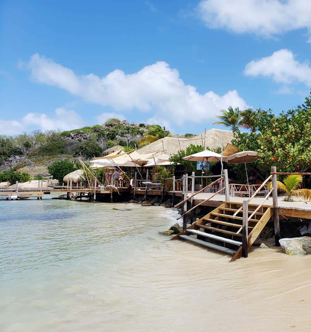 Karibuni restaurant at Pinel Island