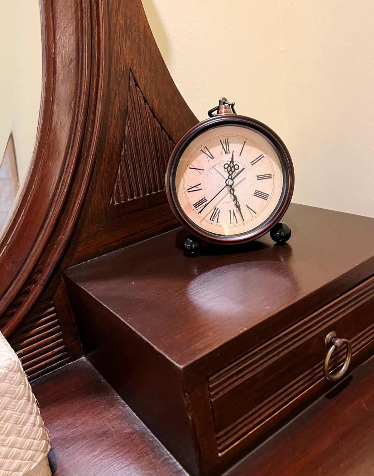 Vintage clock in Rayavadee bedroom