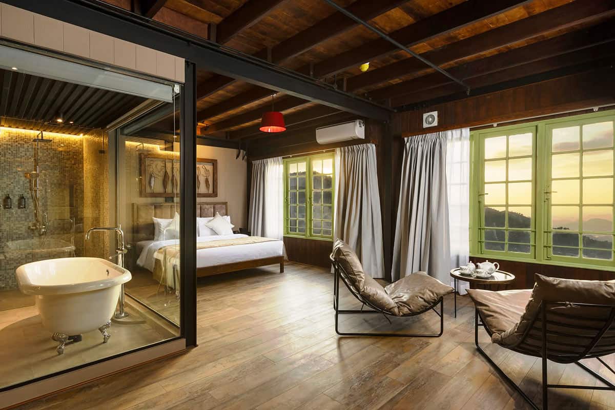 Clawfoot tub, glass-walled bathroom and wood beamed ceiling in a Silver Tip guest room at Newburgh Ella